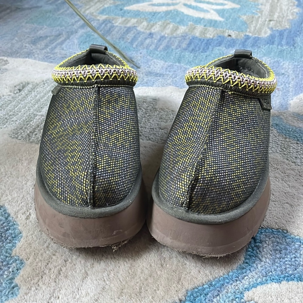ugg tasman green platform slides size 9